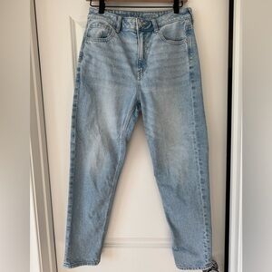 American Eagle Mom Jean size 6 short